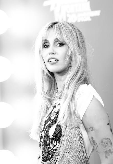 Did Miley Cyrus just go mononymous? The pop star appears to have changed her name