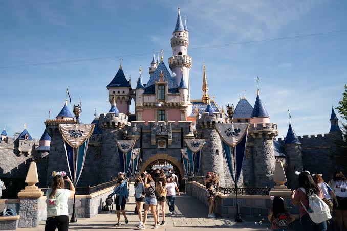 US tourism groups want to win Canadian visitors back. A testy trade war isn’t helping.